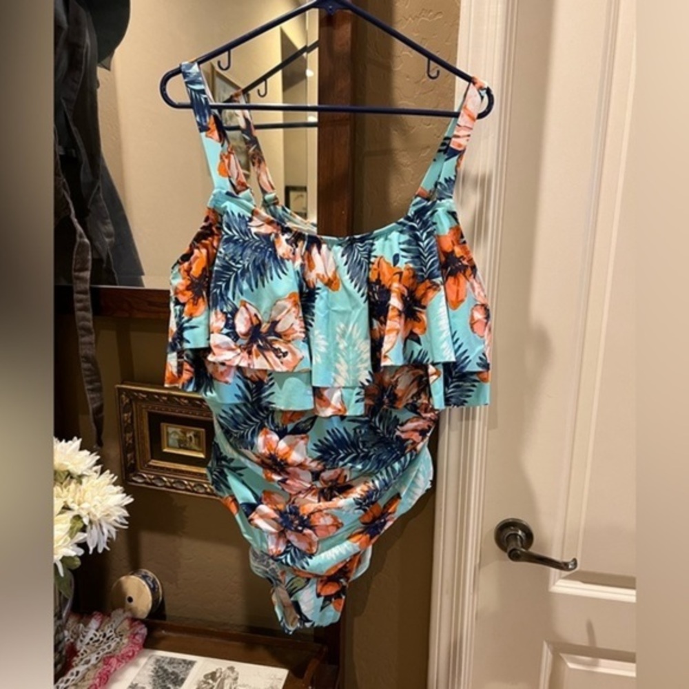Catherine’s size 18W Women's Lined One Piece Island Bathing Suit